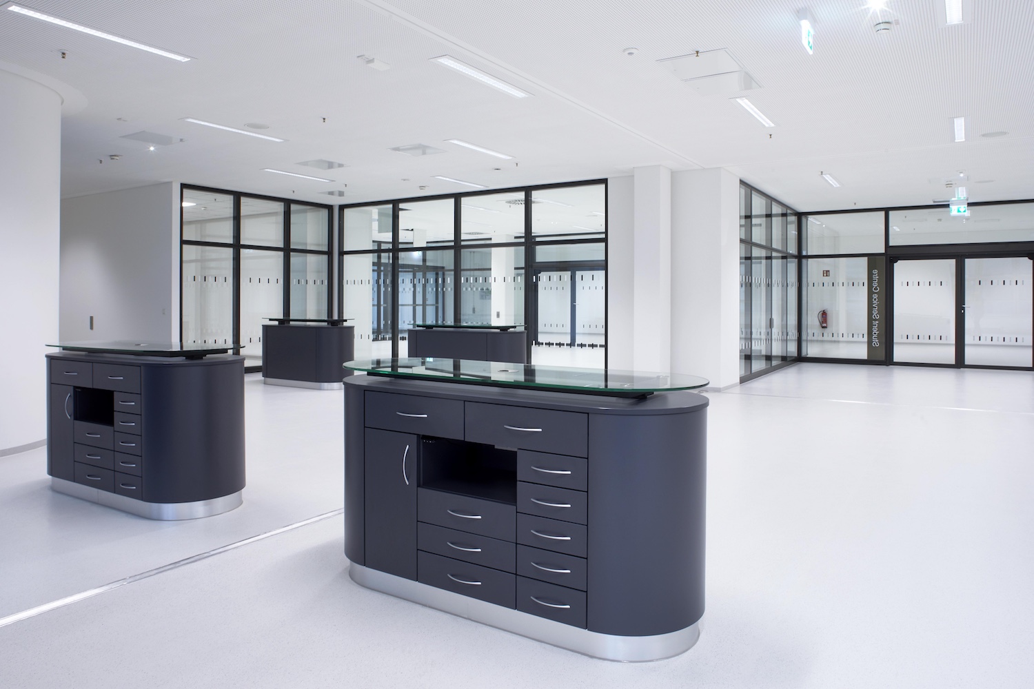 Moderne Möbel auf dem Campus der Universität Bielefeld